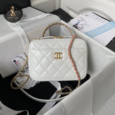 Chanel Clutch With Chain Grained Shiny Calfskin & Gold-Tone Metal White