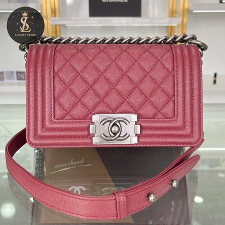 Chanel Boy Flap Quilted Diamond New Medium Red