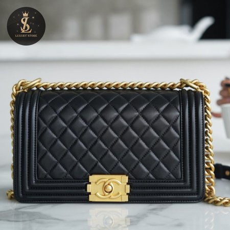 Chanel Boy Flap Quilted Lambskin Gold-tone Medium Black