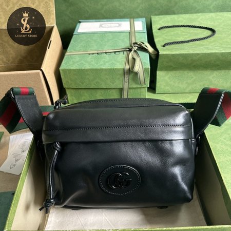 Gucci Shoulder Bag With Tonal Double G