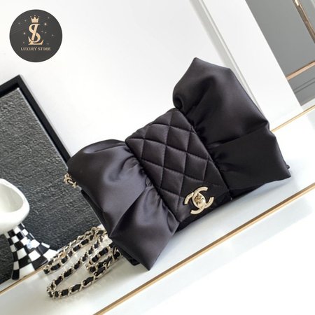 Chanel Clutch Satin & Gold-Tone Metal Black