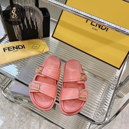 Fendi Feel Pink Leather Sandals