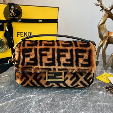 Fendi Baguette 8600