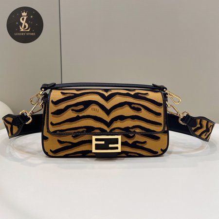 Fendi Baguette 8818