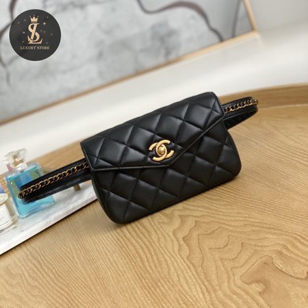 Chanel Pre-Owned Leather Hip Clutch Bag