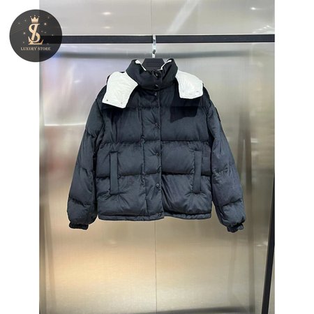 Moncler Autumn And Winter Hooded Down Jacket